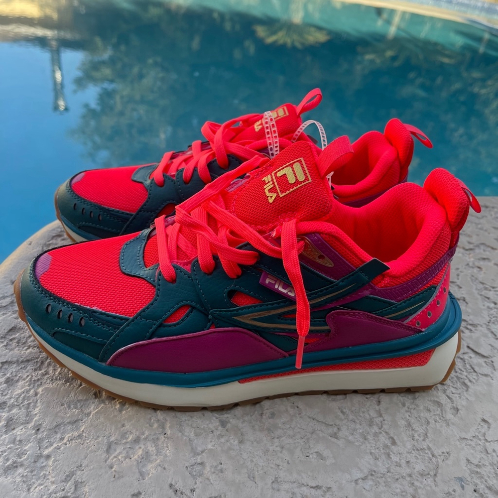 Fila women’s Sneakers, Red Teal, Size 9 1/2 new - Picture 2 of 7
